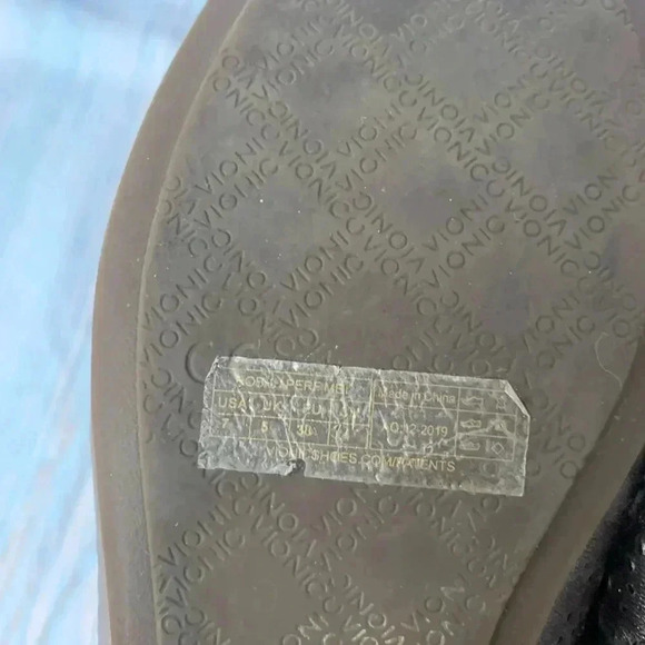 Metallic gray Vionic ballet flats size 7 - Picture 6 of 10